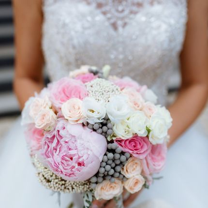 Розово-белый букет невесты