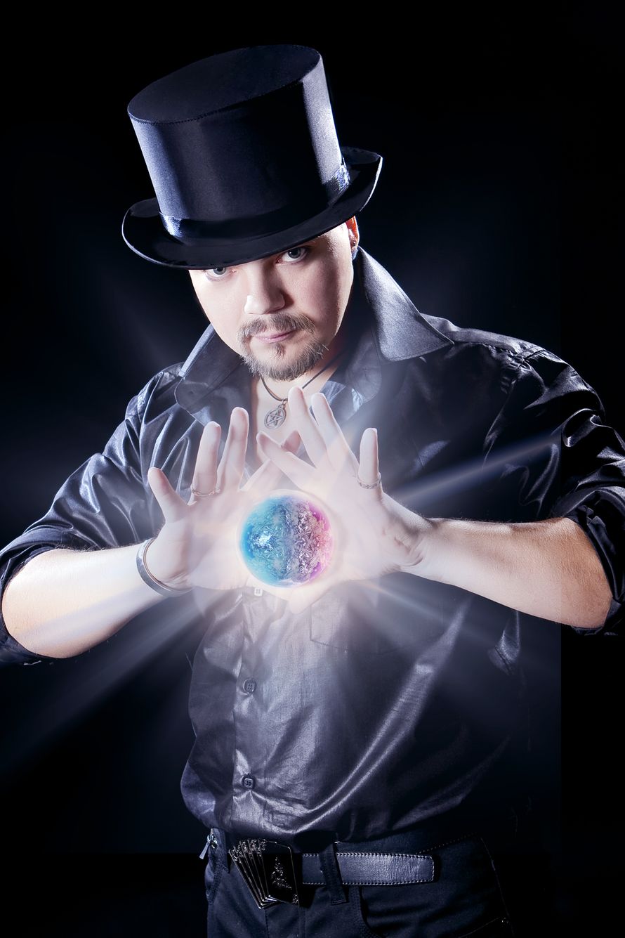 Эдриан броуди гудини. Фокусник иллюзионист борис запоточный. Про фокусников и иллюзионистов. Шляпа фокусника. Выступление фокусника.