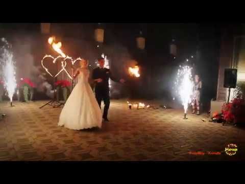 Романтичное огненное шоу на свадьбу