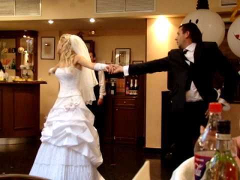 Свадебный танец с сюрпризом.