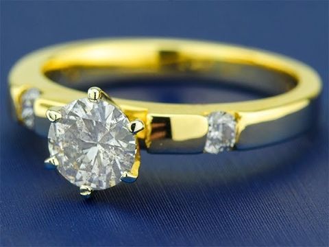 Золотое кольцо с бриллиантами 0.65 карат