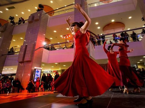 Танцовщицы фламенко - испанский танец Sevillanas
